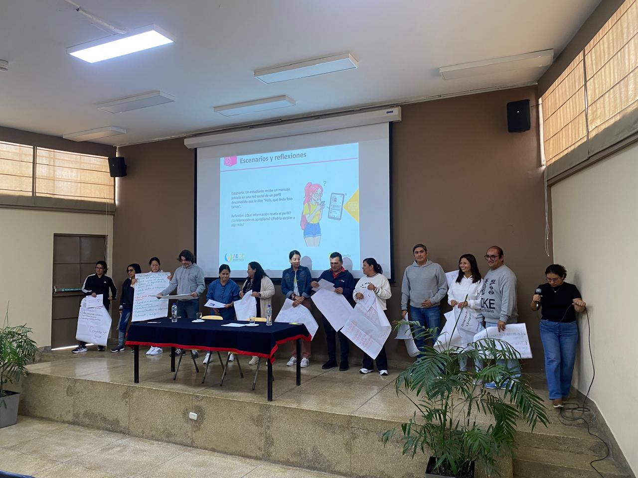 Ciberseguridad e Inteligencia Artificial en la Escuela y en el Hogar